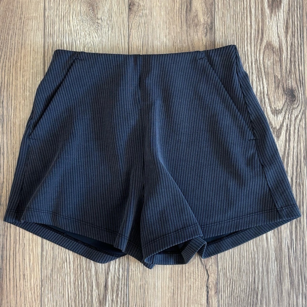 Lululemon Ribbed Softstreme High Rise Shorts 2" Size 2 In Dark Gray - Picture 2 of 6